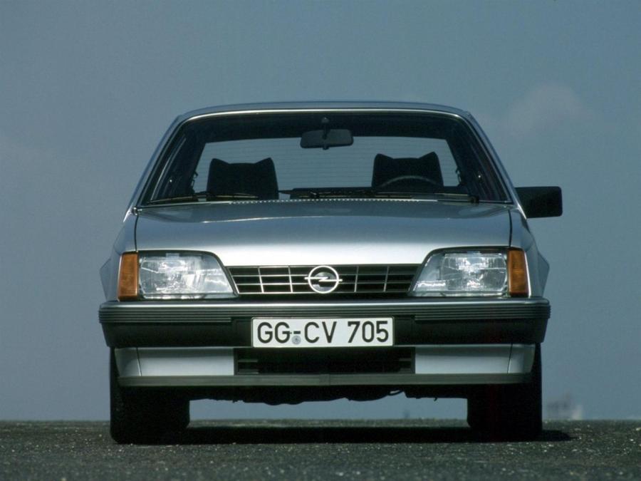  Opel Rekord 1982 года  (фото 14 из 21)